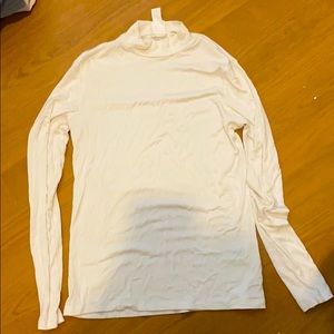 White ribbed crew neck top